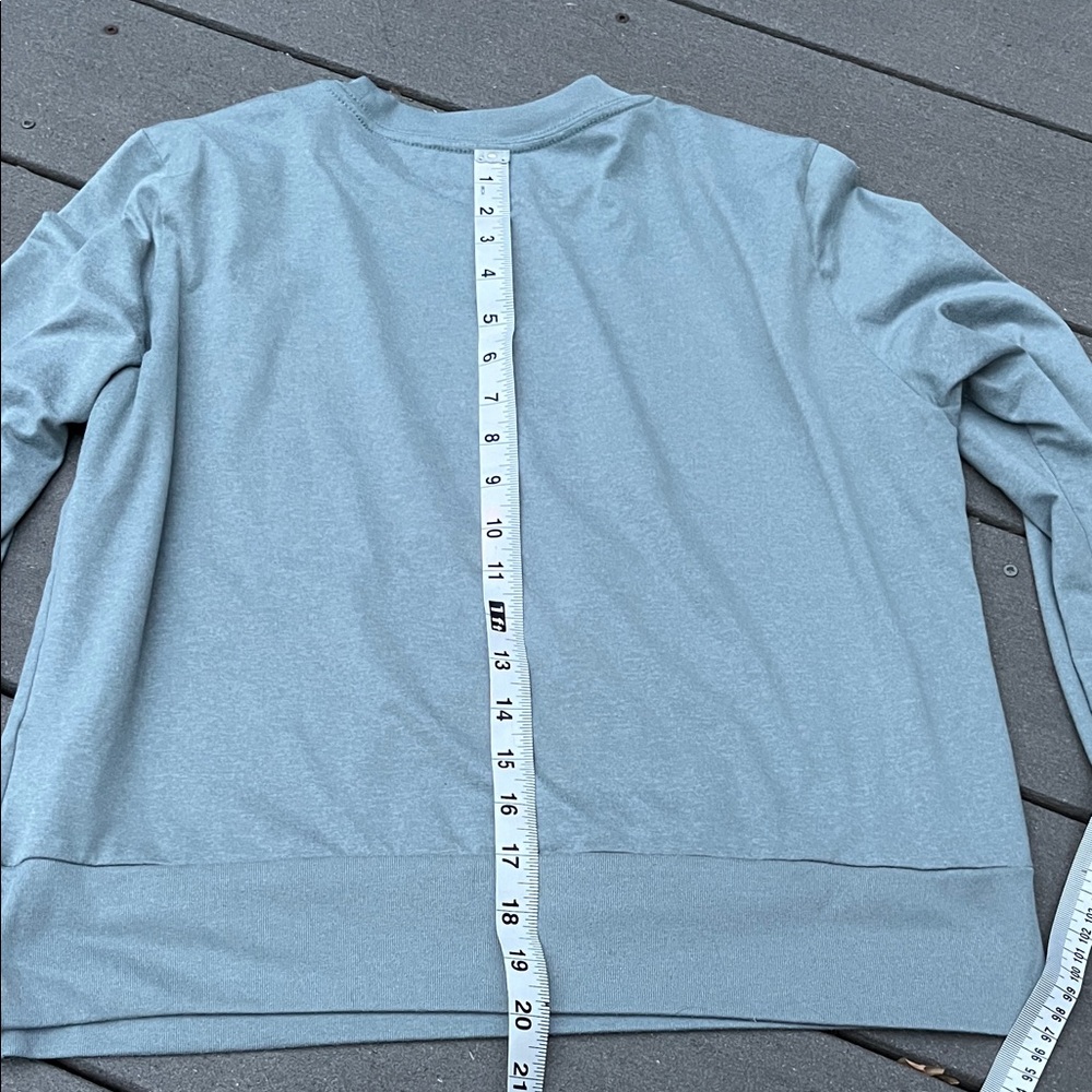 Vuori Women’s Daydream Crew Smoke  Blue Heather size M - Picture 5 of 5